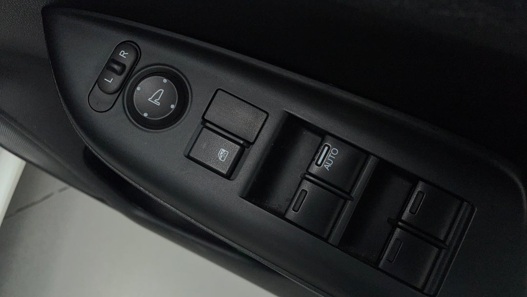 2016 Honda Jazz Vti, Manual, 73248 km, Drivers Side Door Panel Controls