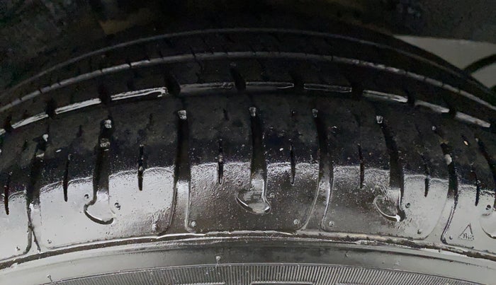 2016 Hyundai Grand i10 SPORTZ 1.2 KAPPA VTVT, Petrol, Manual, 32,843 km, Left Front Tyre Tread