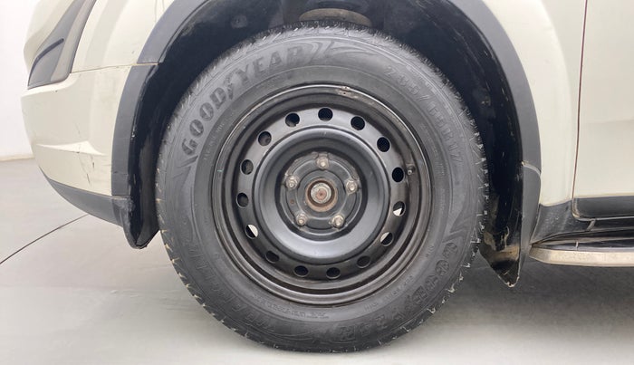 2019 Mahindra XUV500 W7, Diesel, Manual, 1,07,099 km, Left Front Wheel