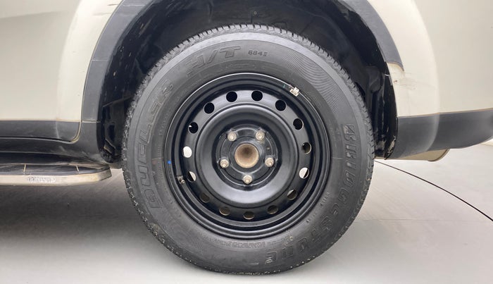 2019 Mahindra XUV500 W7, Diesel, Manual, 1,07,099 km, Left Rear Wheel