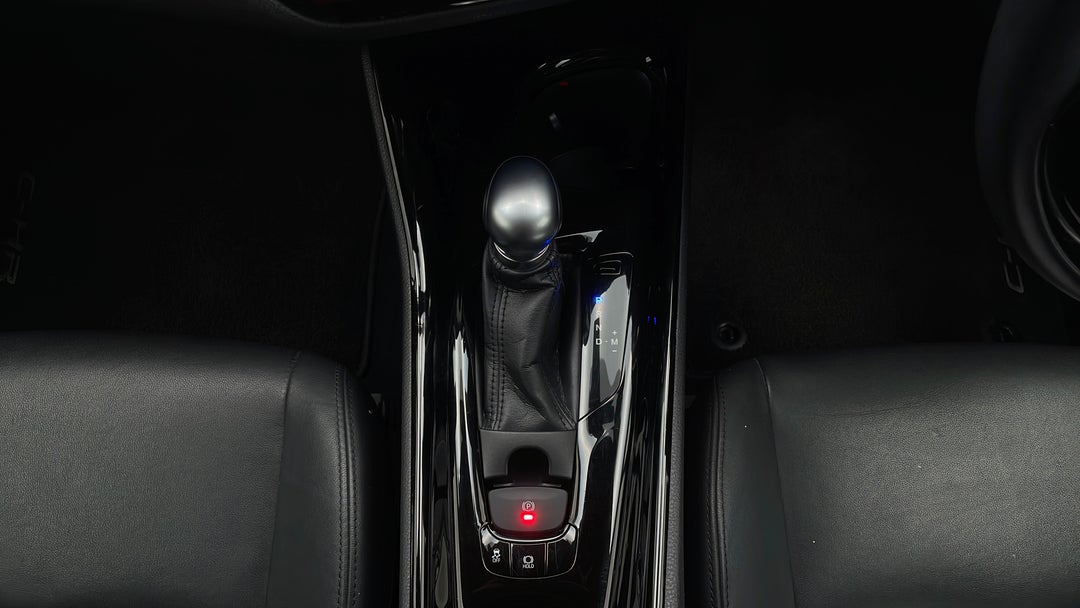 2017 Toyota C-HR Koba (2wd), Automatic, 60850 km, Gear Lever 