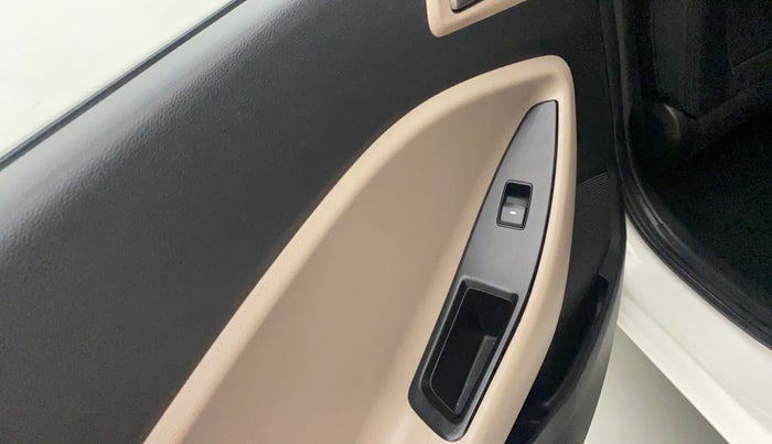 2015 Hyundai Elite i20 SPORTZ 1.2, Petrol, Manual, 52,497 km, Left rear window switch / handle - Switch/handle not functional
