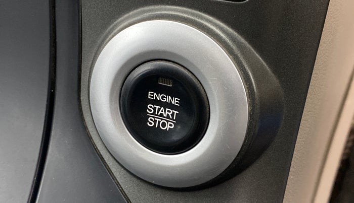 2017 Mahindra XUV500 G AT, Petrol, Automatic, 62,107 km, Keyless Start/ Stop Button