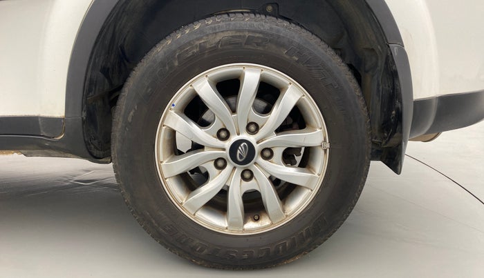 2017 Mahindra XUV500 G AT, Petrol, Automatic, 62,107 km, Left Rear Wheel