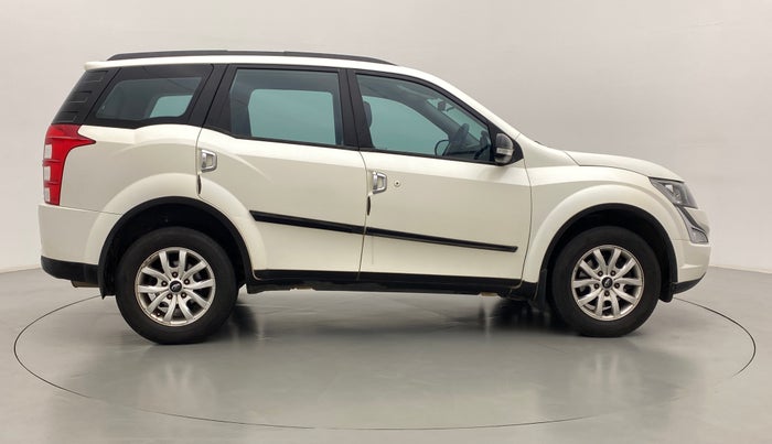 2017 Mahindra XUV500 G AT, Petrol, Automatic, 62,107 km, Right Side View