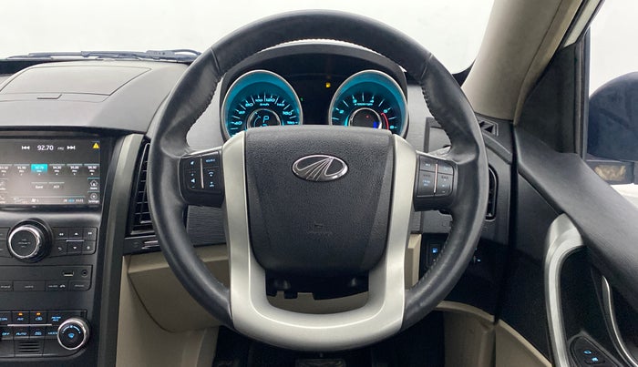 2017 Mahindra XUV500 G AT, Petrol, Automatic, 62,107 km, Steering Wheel Close Up