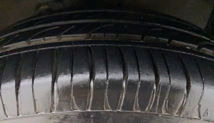 2018 Maruti Celerio VXI CNG D, CNG, Manual, 25,683 km, Left Front Tyre Tread