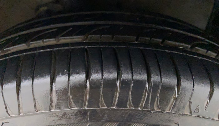 2018 Maruti Celerio VXI CNG D, CNG, Manual, 25,683 km, Right Front Tyre Tread