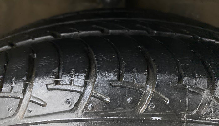 2016 Maruti Celerio VXI d, Petrol, Manual, 50,809 km, Right Front Tyre Tread