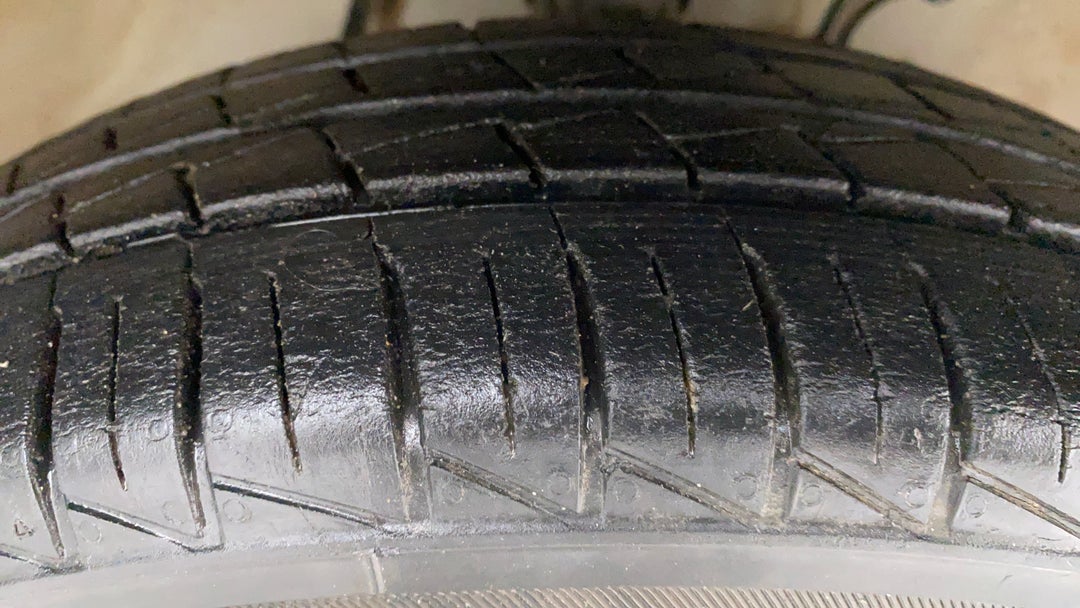 Right Front Tyre Tread