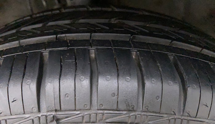 2012 Hyundai i20 ASTA 1.4 CRDI, Diesel, Manual, 1,10,804 km, Right Rear Tyre Tread