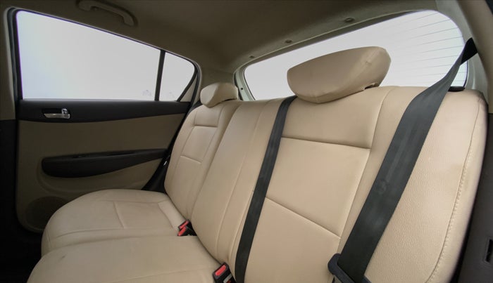 2012 Hyundai i20 ASTA 1.4 CRDI, Diesel, Manual, 1,10,804 km, Right Side Rear Door Cabin