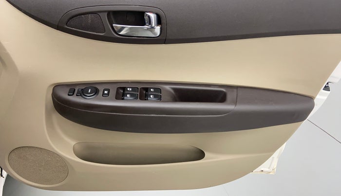 2012 Hyundai i20 ASTA 1.4 CRDI, Diesel, Manual, 1,10,804 km, Driver Side Door Panels Control