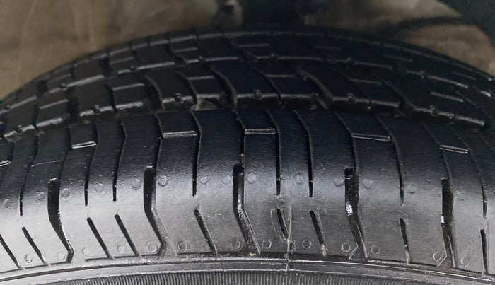 2019 Maruti Swift VXI D, Petrol, Manual, 72,803 km, Right Front Tyre Tread