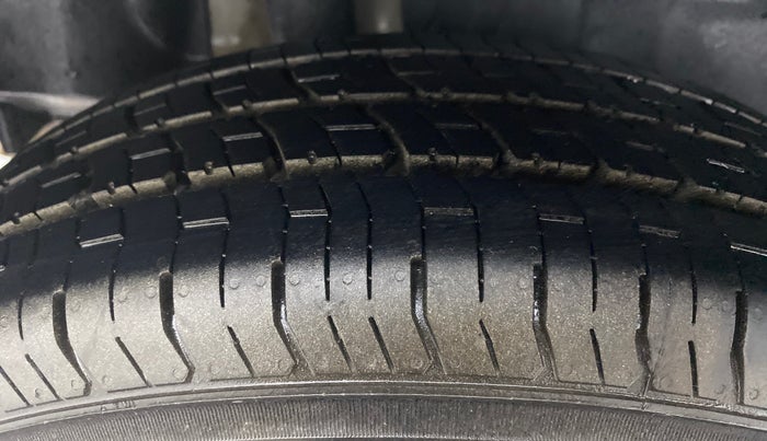 2019 Maruti Swift VXI D, Petrol, Manual, 72,803 km, Right Rear Tyre Tread