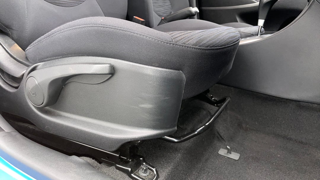 2018 Hyundai Accent Sport, Automatic, 60419 km, Drivers Side Adjustment Panel