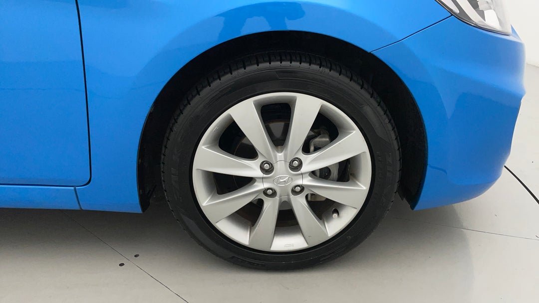 2018 Hyundai Accent Sport, Automatic, 60419 km, Right Front Wheel