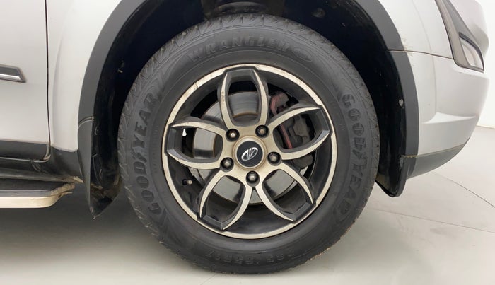 2018 Mahindra XUV500 W7, Diesel, Manual, 1,03,546 km, Right Front Wheel