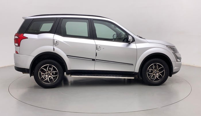 2018 Mahindra XUV500 W7, Diesel, Manual, 1,03,546 km, Right Side View
