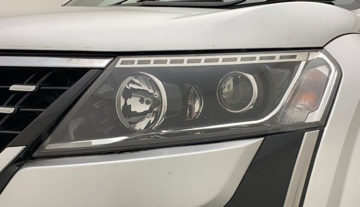 2018 Mahindra XUV500 W7, Diesel, Manual, 1,03,546 km, Left headlight - Cornering lights not working