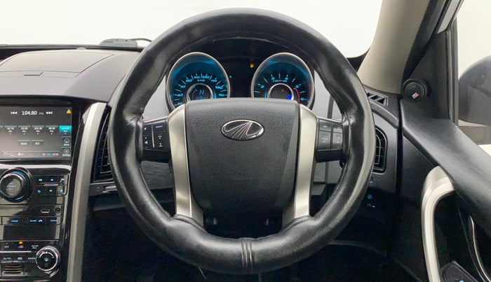 2018 Mahindra XUV500 W7, Diesel, Manual, 1,03,546 km, Steering Wheel Close Up
