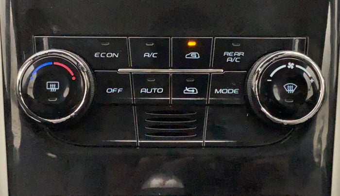 2018 Mahindra XUV500 W7, Diesel, Manual, 1,03,546 km, Automatic Climate Control