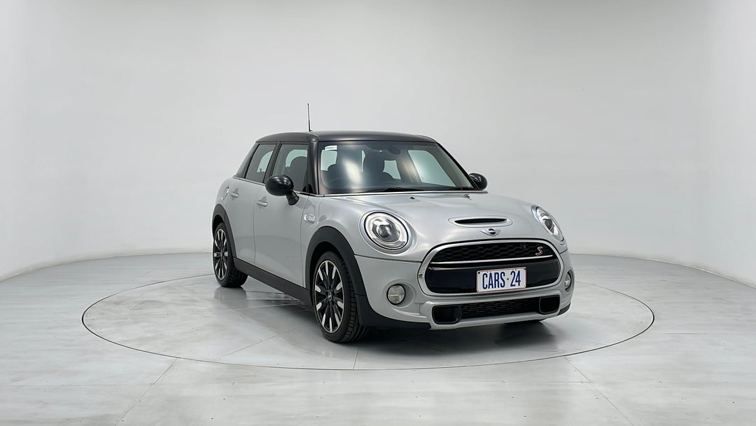 Right Front Diagonal (45- Degree) View