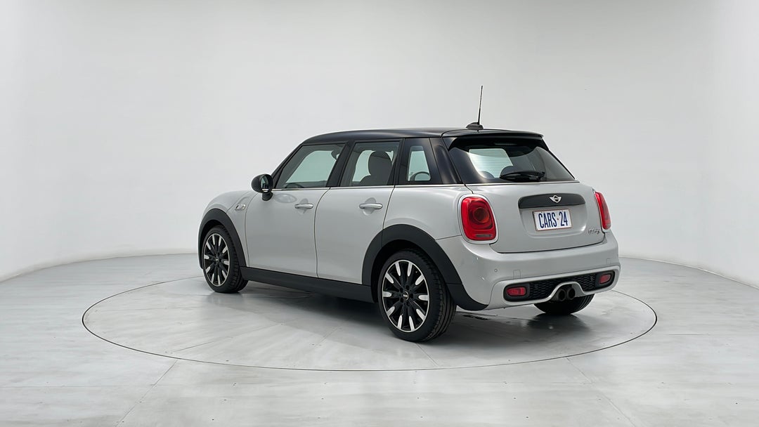 Left Back Diagonal (45- Degree) View