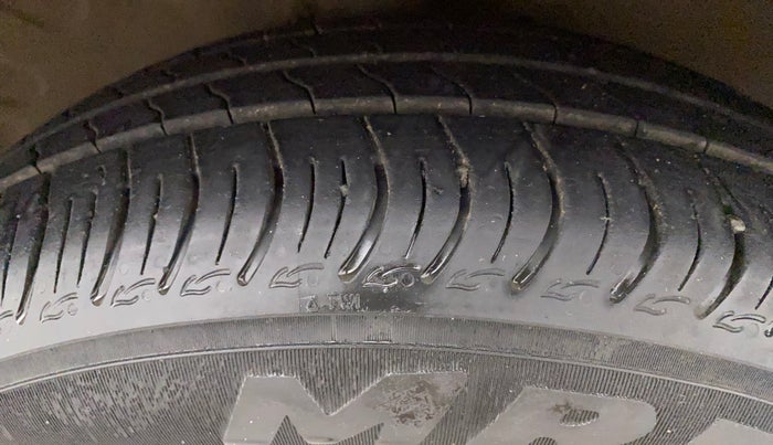 2018 Maruti Celerio VXI AMT, Petrol, Automatic, 1,19,383 km, Right Front Tyre Tread