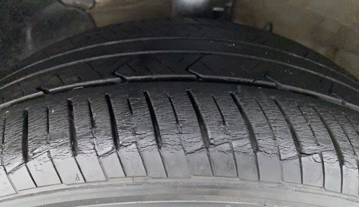 2018 Hyundai Verna 1.6 SX VTVT, Petrol, Manual, 24,832 km, Left Front Tyre Tread