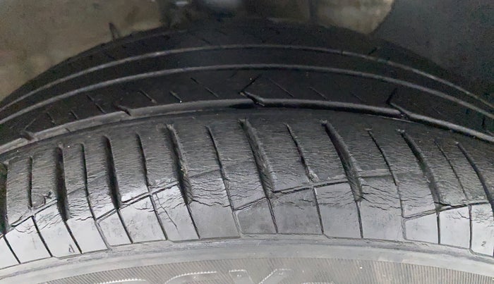 2018 Hyundai Verna 1.6 SX VTVT, Petrol, Manual, 24,832 km, Right Front Tyre Tread