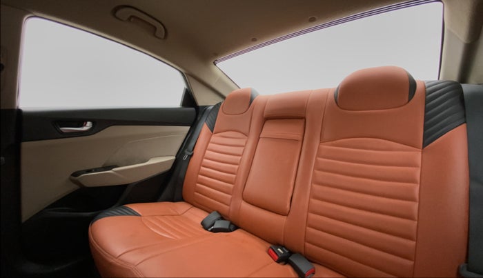2018 Hyundai Verna 1.6 SX VTVT, Petrol, Manual, 24,832 km, Right Side Rear Door Cabin