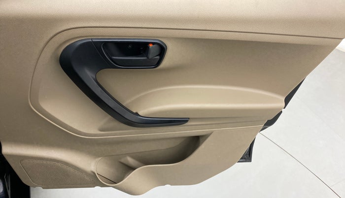 2021 Mahindra BOLERO NEO N 4, Diesel, Manual, 17,440 km, Driver Side Door Panels Control