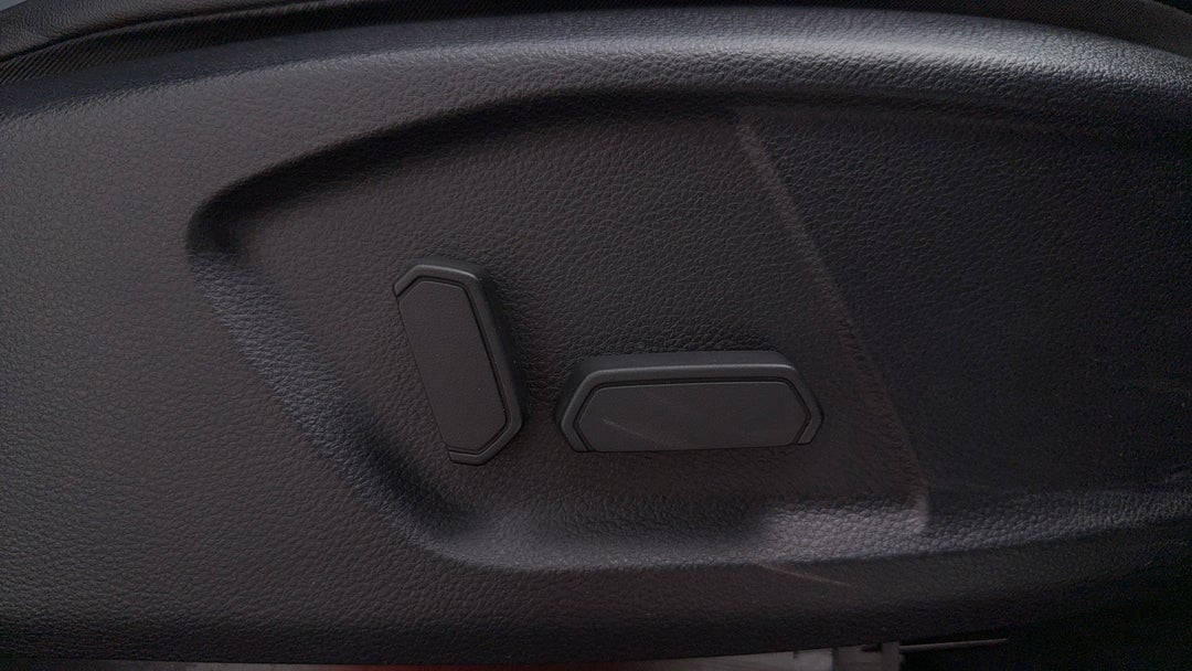 2020 Ford Ranger Raptor 2.0 (4x4), Automatic, 66625 km, Drivers Side Adjustment Panel