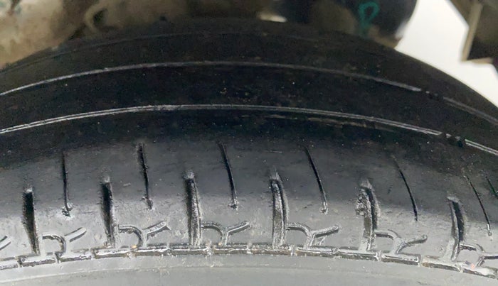 2015 Hyundai Eon ERA PLUS, Petrol, Manual, 76,875 km, Left Rear Tyre Tread