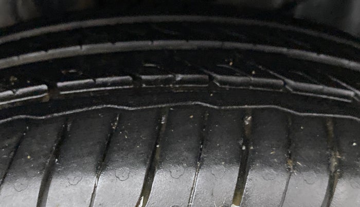 2015 Honda City SV MT PETROL, Petrol, Manual, 47,247 km, Right Front Tyre Tread