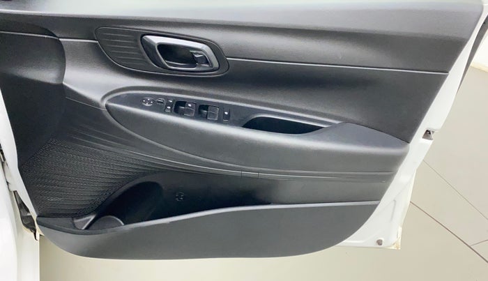 2022 Hyundai NEW I20 MAGNA 1.2 MT, Petrol, Manual, 11,421 km, Driver Side Door Panels Control
