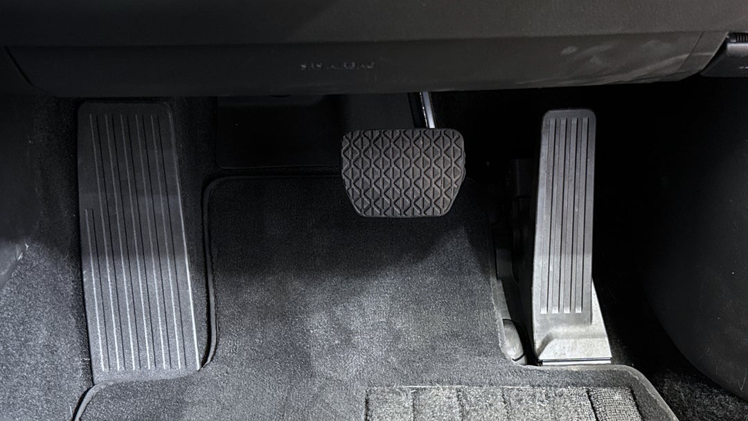 2022 Mazda Mazda3 G25 Astina, Automatic, 19978 km, Pedals and Footmat