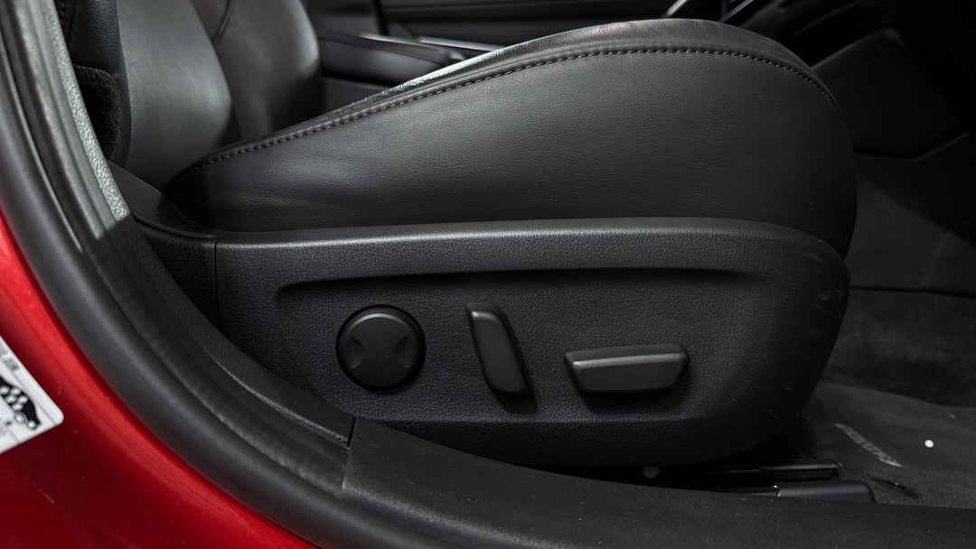 2022 Mazda Mazda3 G25 Astina, Automatic, 19978 km, Drivers Side Adjustment Panel