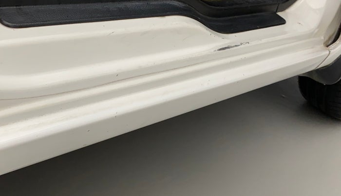 2015 Maruti Wagon R 1.0 VXI, Petrol, Manual, 48,582 km, Right running board - Minor scratches