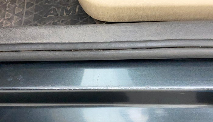 2017 Volkswagen Ameo HIGHLINE1.2L, Petrol, Manual, 1,34,512 km, Left running board - Minor scratches