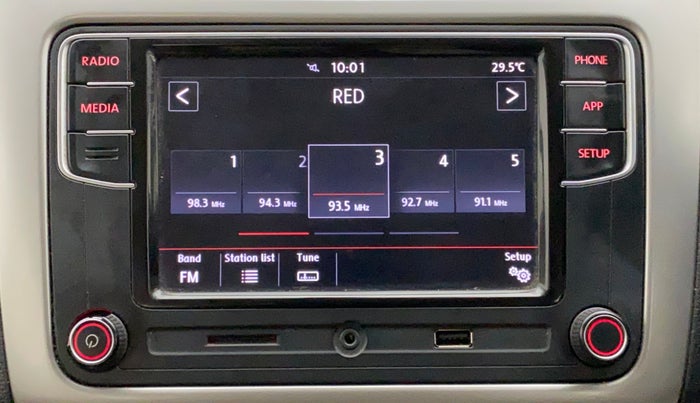 2017 Volkswagen Ameo HIGHLINE1.2L, Petrol, Manual, 1,34,512 km, Infotainment System