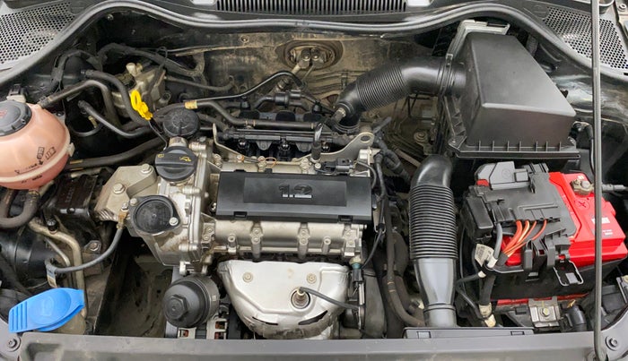 2017 Volkswagen Ameo HIGHLINE1.2L, Petrol, Manual, 1,34,512 km, Open Bonet
