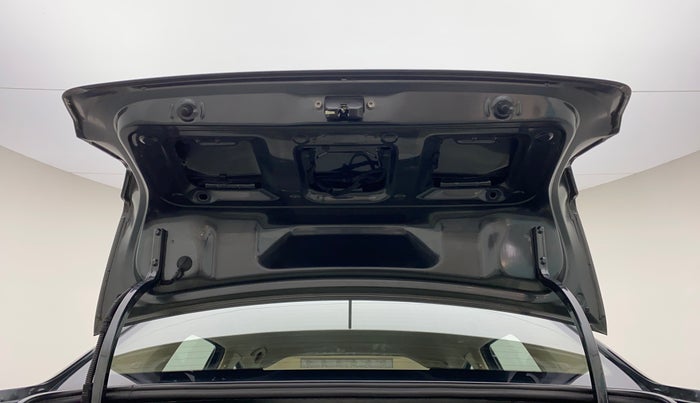2017 Volkswagen Ameo HIGHLINE1.2L, Petrol, Manual, 1,34,512 km, Boot Door Open