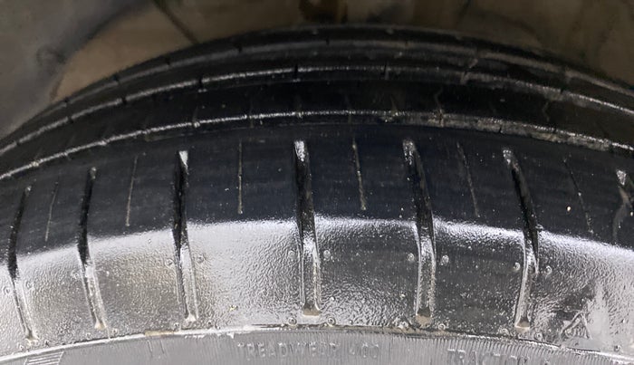 2019 Maruti Swift ZXI + AMT, Petrol, Automatic, 28,613 km, Left Front Tyre Tread