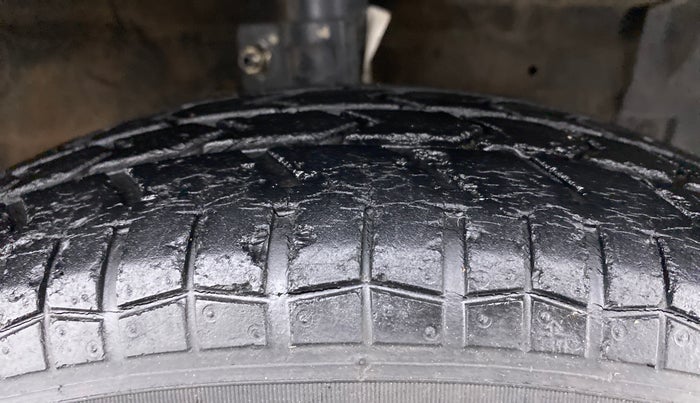 2012 Maruti Swift VXI, Petrol, Manual, 36,616 km, Right Front Tyre Tread