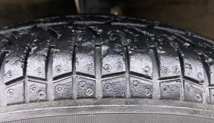 2012 Maruti Swift VXI, Petrol, Manual, 36,616 km, Left Front Tyre Tread