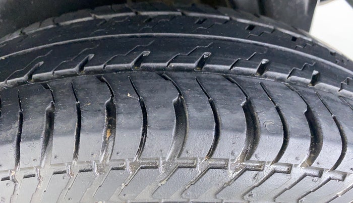 2013 Maruti Swift Dzire VXI, Petrol, Manual, 26,074 km, Left Rear Tyre Tread