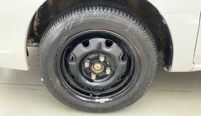 2011 Maruti Zen Estilo VXI, Petrol, Manual, 12,187 km, Left front tyre - Minor crack