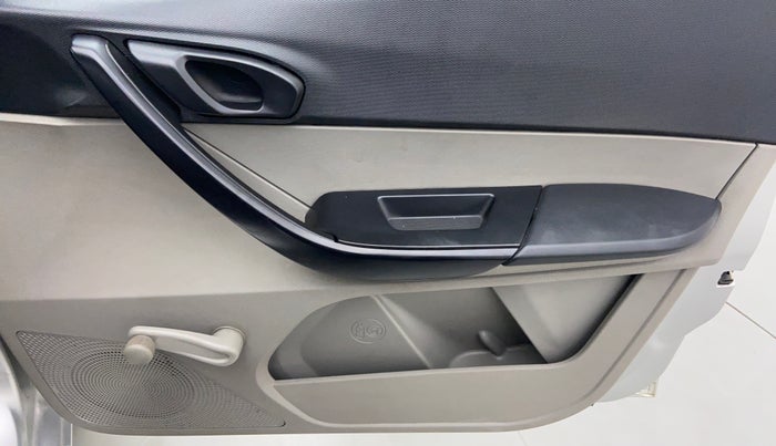 2018 Tata Tiago XE 1.2 REVOTRON, Petrol, Manual, 30,601 km, Driver Side Door Panels Control